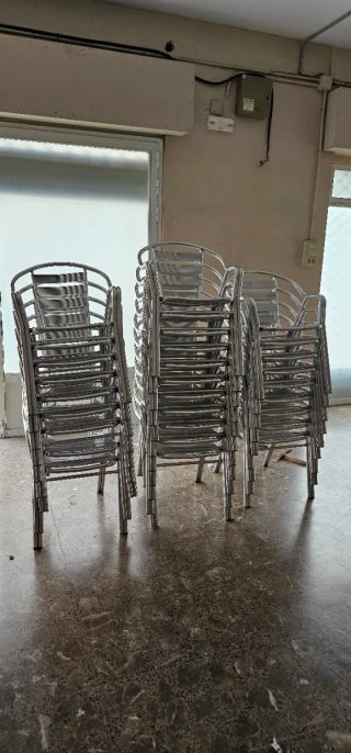 Set de 50 Sillas de Aluminio Apilables 15 mesas