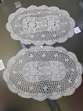 2 Tappeti Ovali a Crochet Bianchi