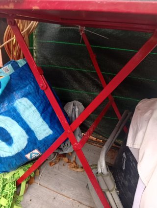 Tavolo e 3 Sedie in Ferro Battuto Rosse