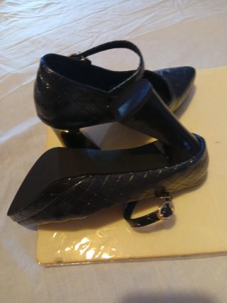 Zapatos de tacón negros con cierre
