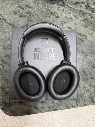JBL TOUR ONE M2 Auriculares Negros