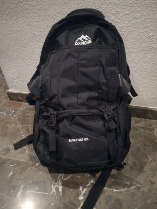 Mochila de Montaña 60L Negra. Nueva