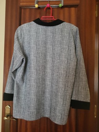 Chaqueta  sobrecamisa elegante gris y negra