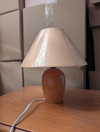 Lámpara de noche con base de madera