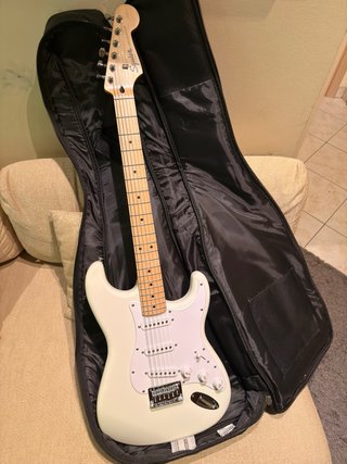 Chitarra Squier Stratocaster con Amplificatore