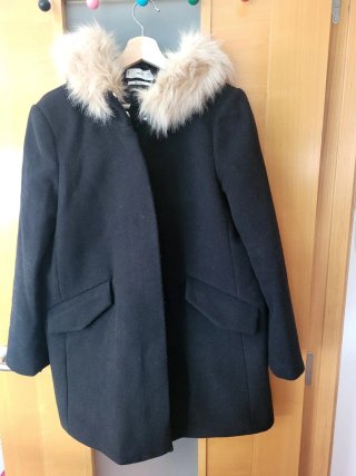 Chaquetón Mango Negro con Capucha y Pelo