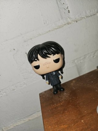 Figura estilo Funko Miércoles Addams