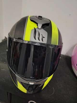 ESCUCHO OFERTAS RAZONABLES. Casco de moto