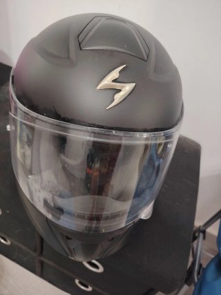 ESCUCHO OFERTAS RAZONABLES. Casco de moto