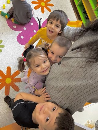 Niñera de niños/as a partir de los 4 años.