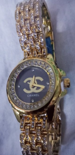 Reloj Chan Dorado y Negro con Cristales