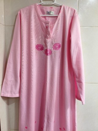 Camisón Rosa con Bordado Floral