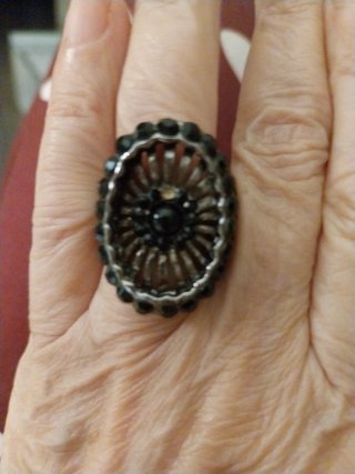 Anillo Maxi Ovalado Calado con Cristal Negro