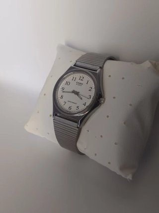 Casio MTP-1130 reloj clásico blanco acero 35 mm