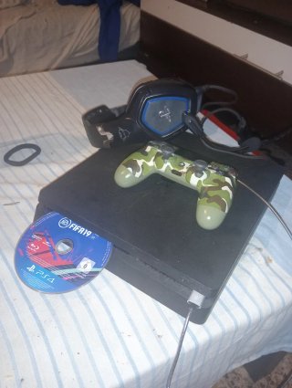 PS4 (PlayStation 4) Slim