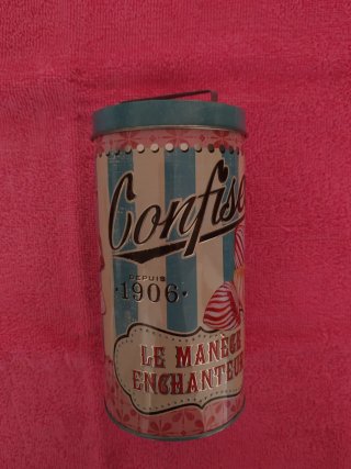 Caja metálica Confiseur 1906