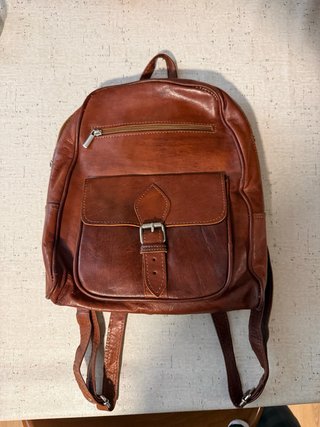 Mochila de cuero marrón