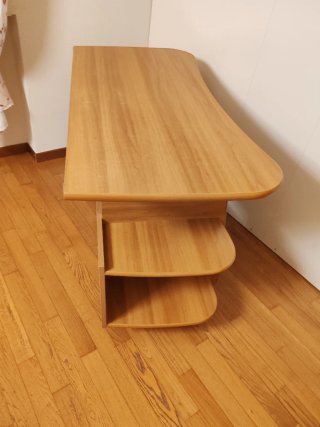 Scrivania in legno marrone