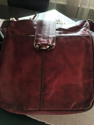 Bolso de Piel color Burdeos marca wonders