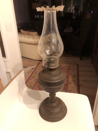 Quinqué antiguo de latón y cristal