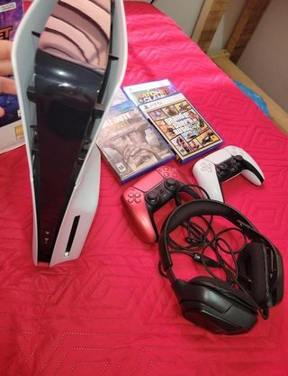 PlayStation 5 Slim con 2 controller e accessori