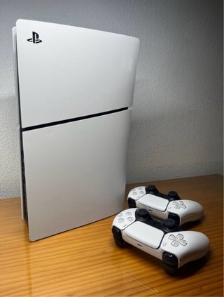 PS5 Slim Digital 1 TB con due controller