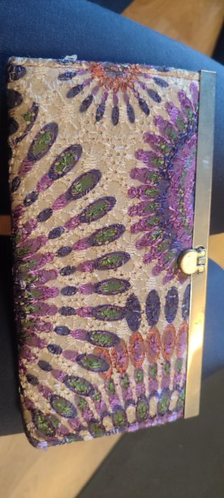Cartera estilo desigual morada