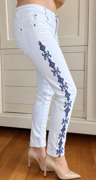Pantalones Blancos.Bordado.T.36 Lateral.Pull&Bear.