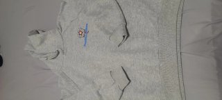 Sudadera Gris con Bordado de Margarita