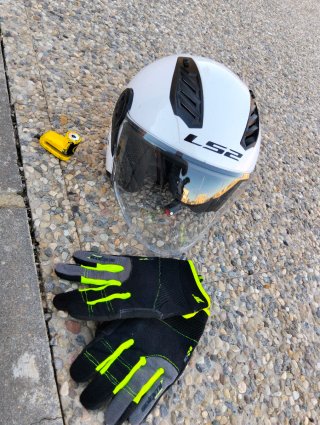 Casco moto LS2, guantes protectores y Candado