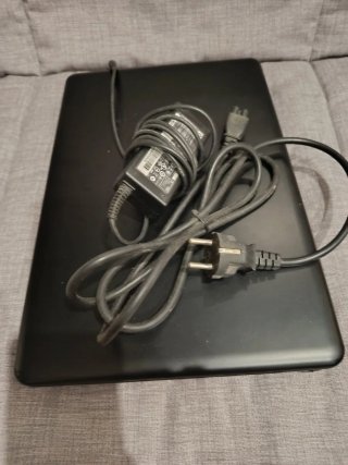 Portátil Negro con Windows 10