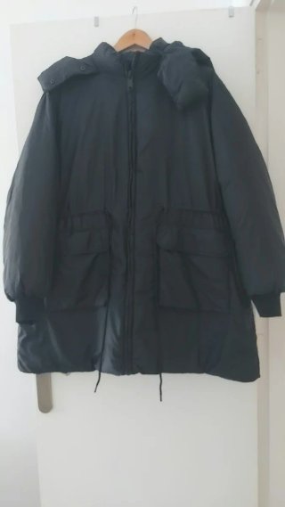 Chaquetón Acolchado Negro con Capucha