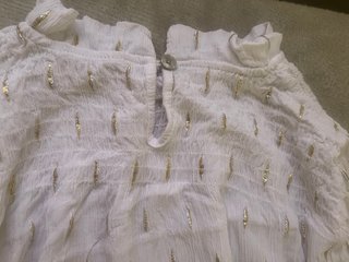 Blusa Shein Blanca con Detalles Dorados Talla S