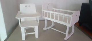 Muebles de madera para muñecas