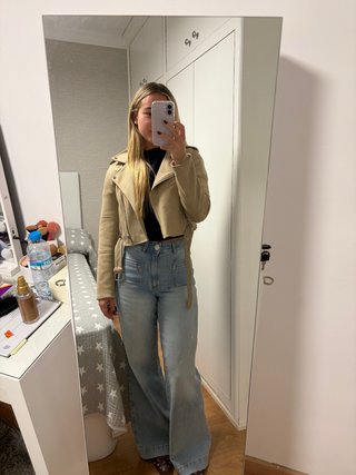 Cazadora corta beige mujer talla S.