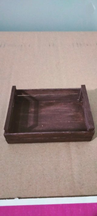 Cassetta in legno marrone