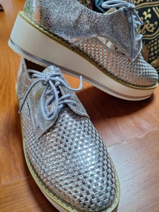 Zapatos plateados de mujer