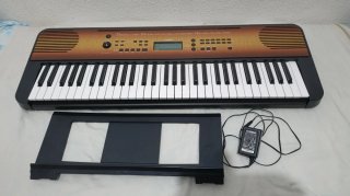Piano Yamaha PSR-E360 como nuevo