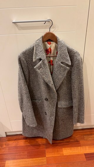 Abrigo Gris de Lana con Estampado Interior