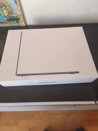 Apple MacBook Air 13,6 Chip M5