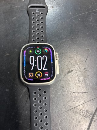 Apple Watch Ultra 2 gris
