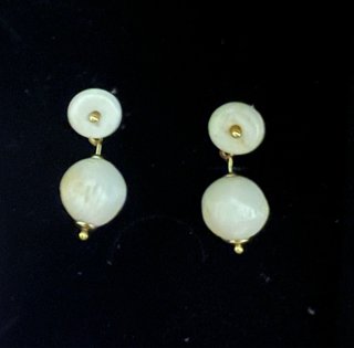 Pendientes de oro y cuentas de materal noble