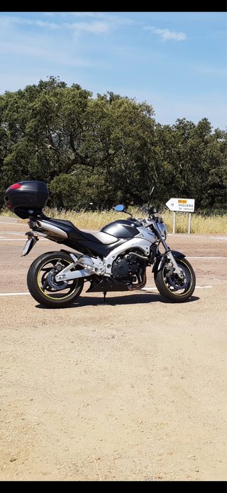 Suzuki GSR 600
