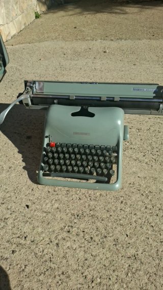 Máquina de escribir Hispano Olivetti