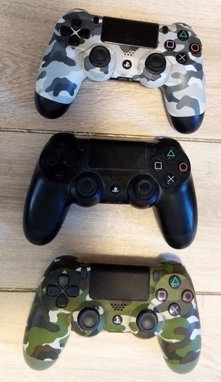 Sony Playstation 4 9.00 1000 gb ps4 3 controller