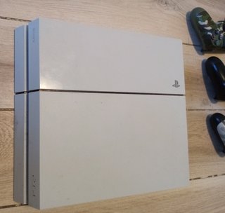 Sony Playstation 4 9.00 1000 gb ps4 3 controller