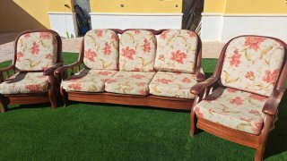 Conjunto de Sofá y 2 Sillones de Madera