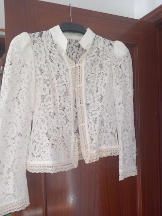 Blusa de encaje blanco