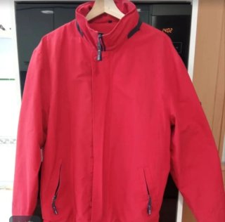 Parka roja de chico