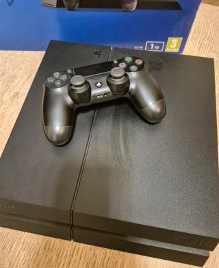 PS4 Ultimate Player 1TB Edition + Controller